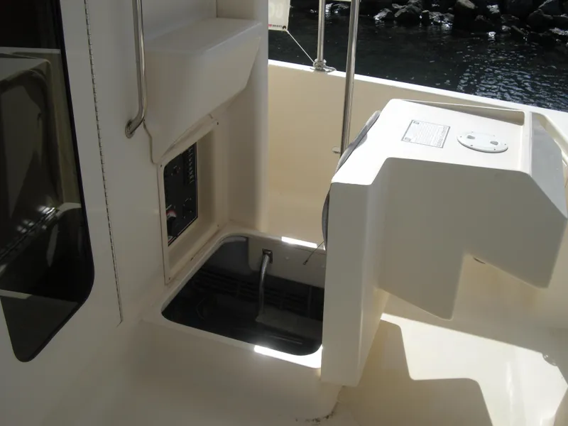 2005 Mainship 34 Trawler