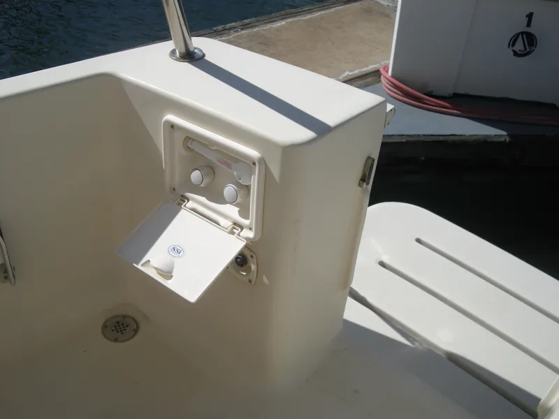 2005 Mainship 34 Trawler