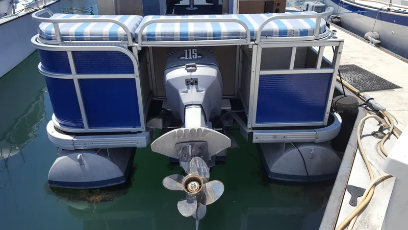 Out-board 110 HP 2-stroke