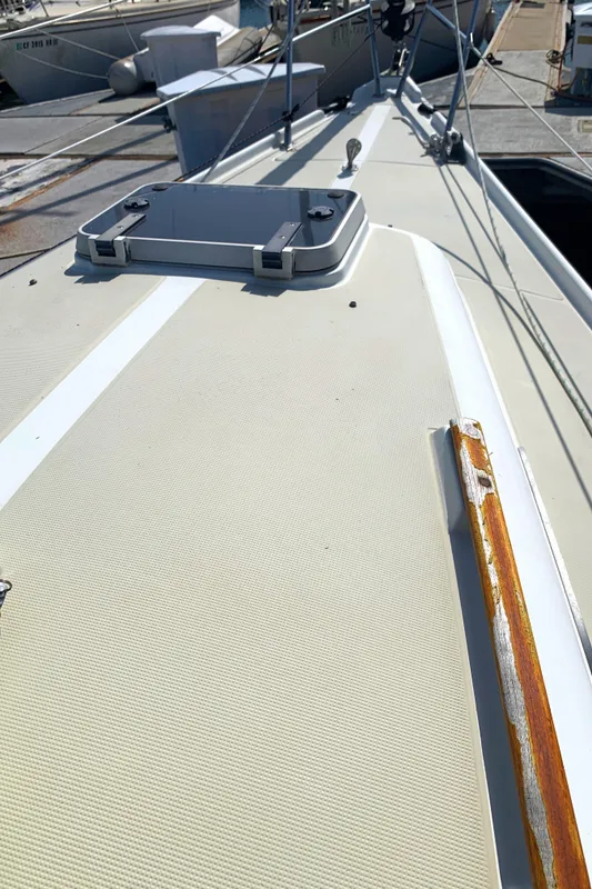 1984 Ericson 30 Plus sailboat deck with hatch, docked at marina.