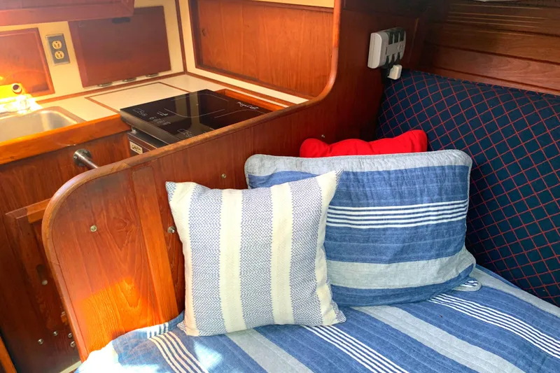 1984 Ericson 30 Plus