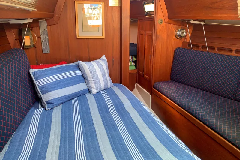 1984 Ericson 30 Plus