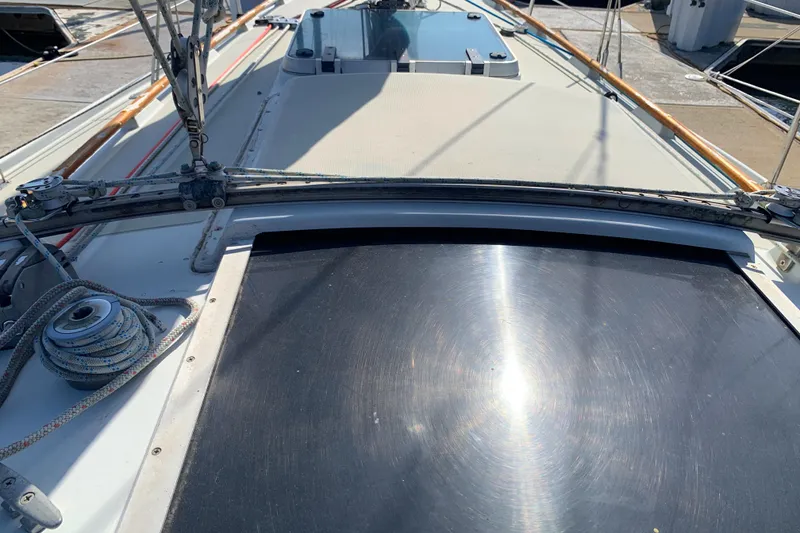 1984 Ericson 30 Plus sailboat deck with rigging and hatch.