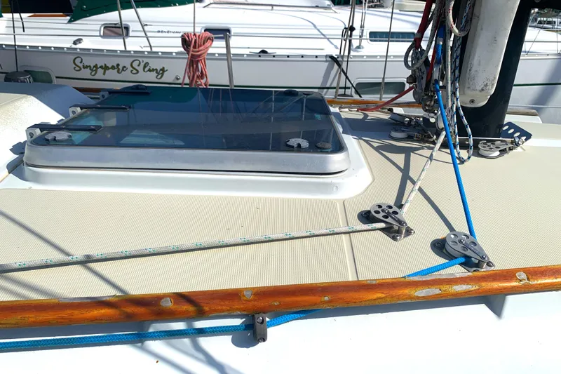 1984 Ericson 30 Plus sailboat deck with hatch and rigging details.