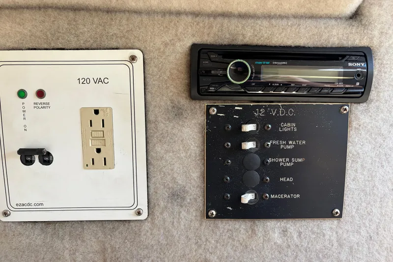 Control panel and stereo system on a 1991 Donzi 255 LXC boat.