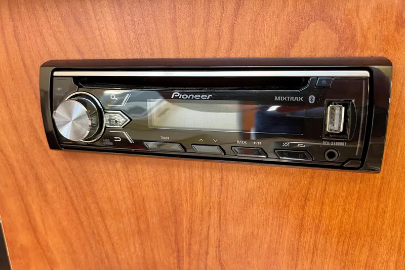 Pioneer Mixtrax stereo system in 2008 Bayliner 265 boat, featuring USB and Bluetooth connectivity.