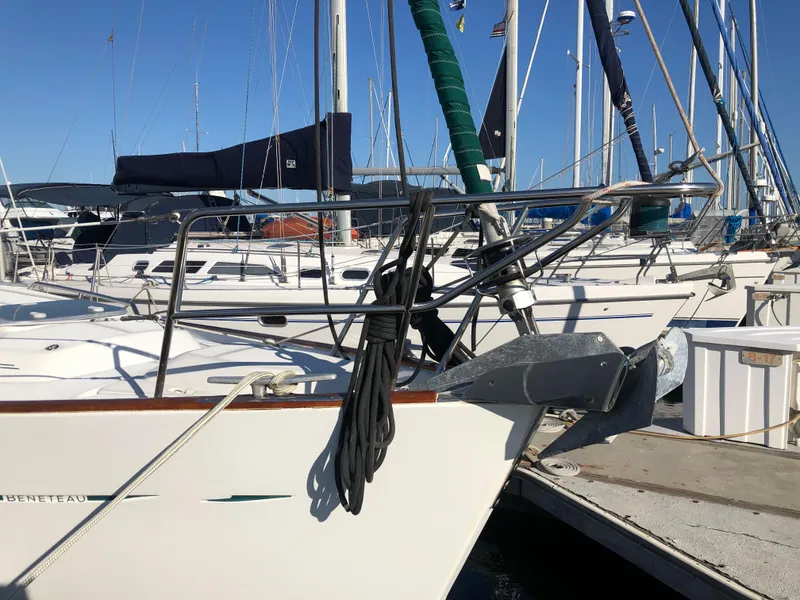 Stbd bow detail
