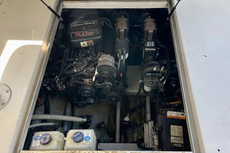 Engine compartment of a 2000 Monterey 302 Cruiser with Volvo Penta 5.0Gi engine.