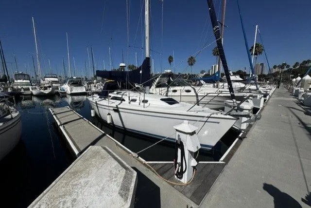 2000 Catalina 320