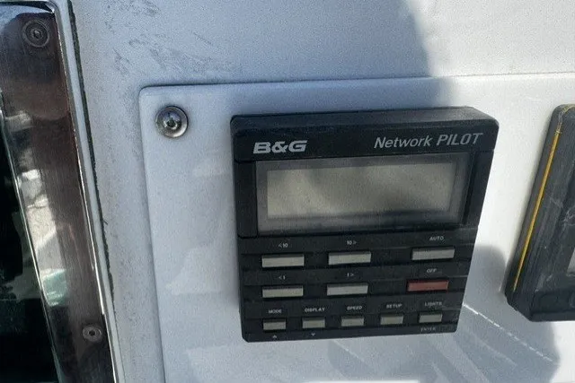 B&G Network Pilot device on a 1973 Custom BILL LEE 40 yacht.