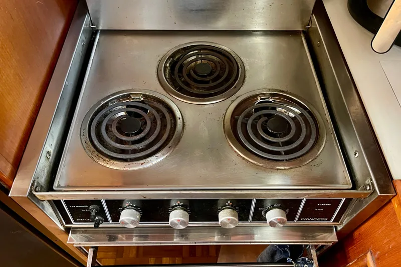 Vintage 1985 CHB 42 stove with three electric burners and control knobs.