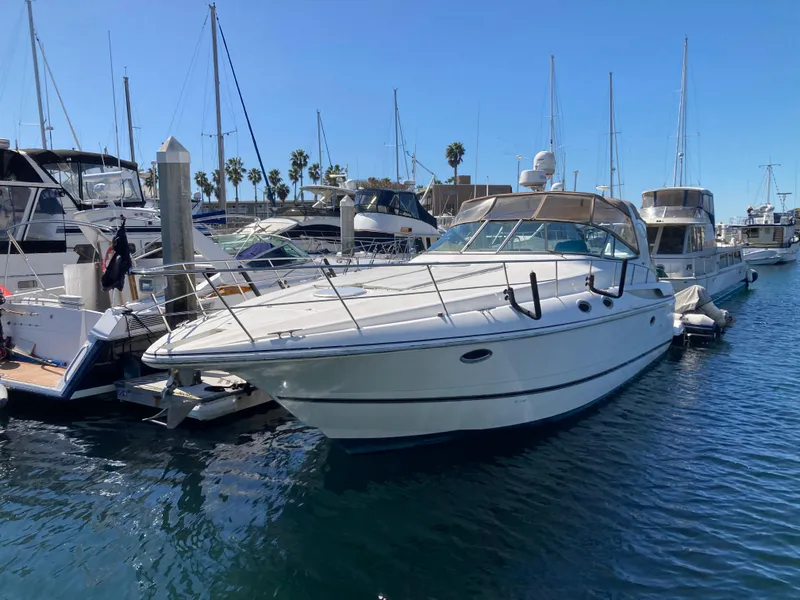 1999 Cruisers Yachts 3870 Esprit docked in a marina, surrounded by other boats.
