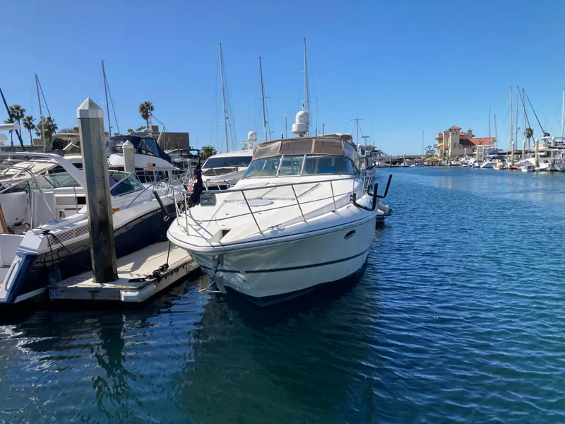 1999 Cruisers Yachts 3870 Esprit docked in a sunny marina.