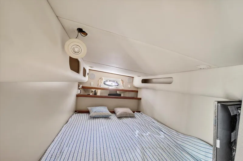 1999 Cruisers Yachts 3870 Esprit cabin interior with bed and porthole window.