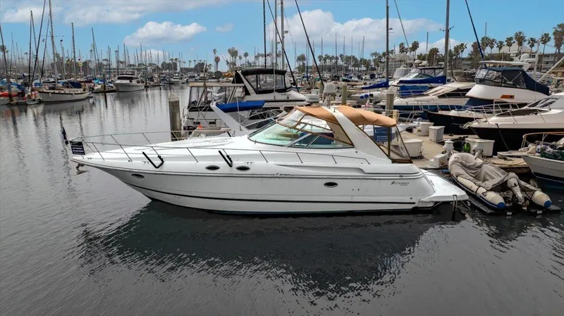 1999 Cruisers Yachts 3870 Esprit docked in a marina, surrounded by other boats.