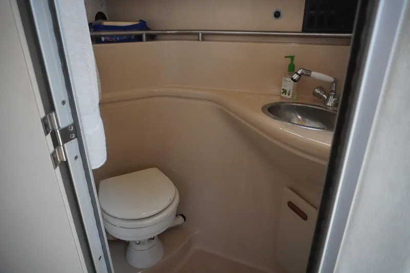 Bathroom in Wellcraft 3200 Martinique boat, year 1996.