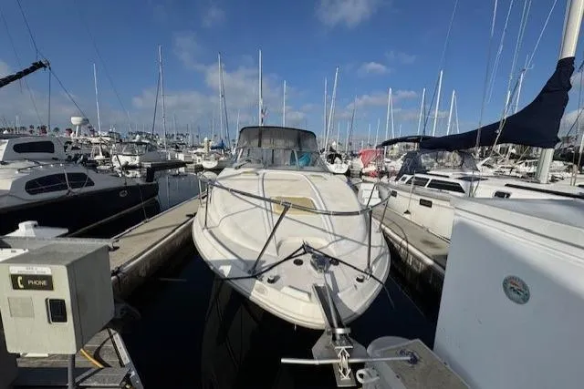 2001 Bayliner 2855 Ciera docked at a marina under a clear blue sky.