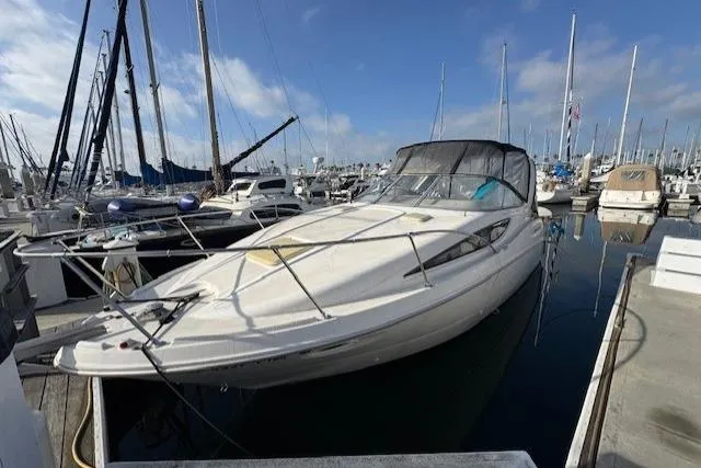 2001 Bayliner 2855 Ciera docked at a marina under a clear blue sky.