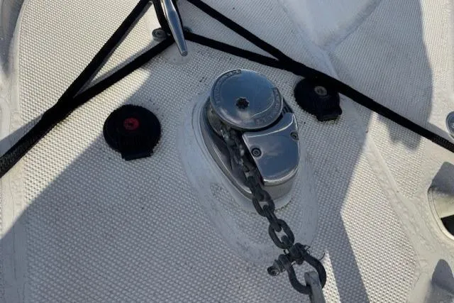 Anchor winch on 2001 Bayliner 2855 Ciera boat deck.